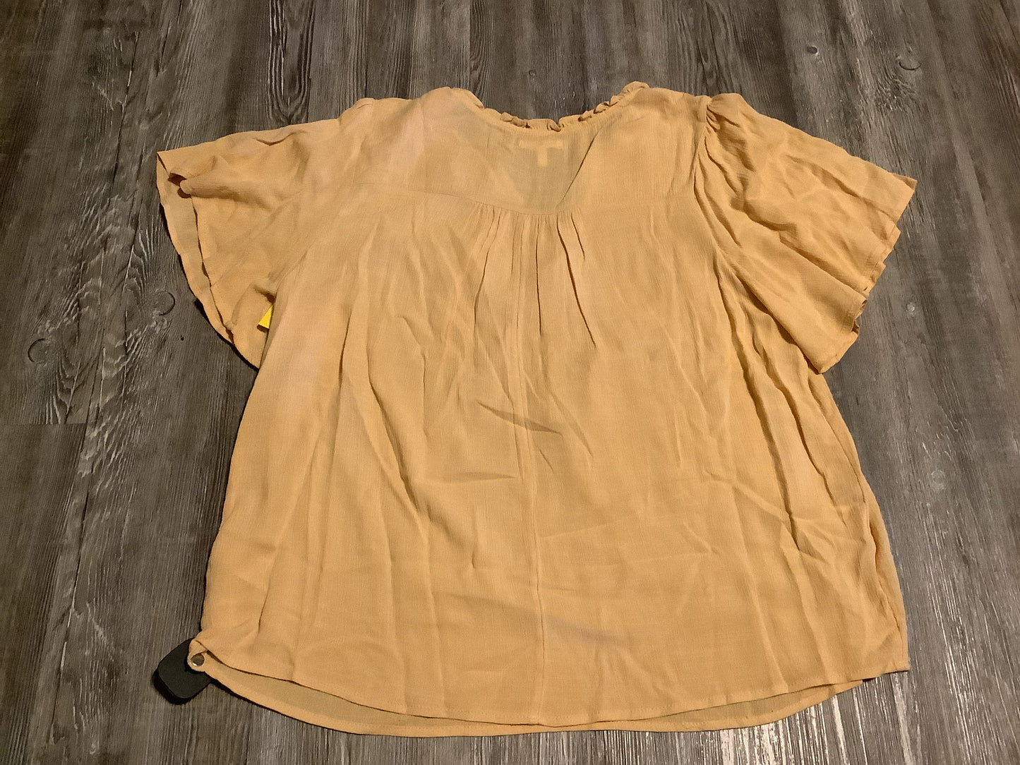 Top Short Sleeve By Maurices In Yellow, Size: L