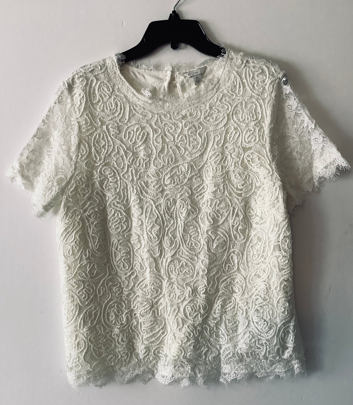 Top Short Sleeve By Cato In Ivory, Size: Xl