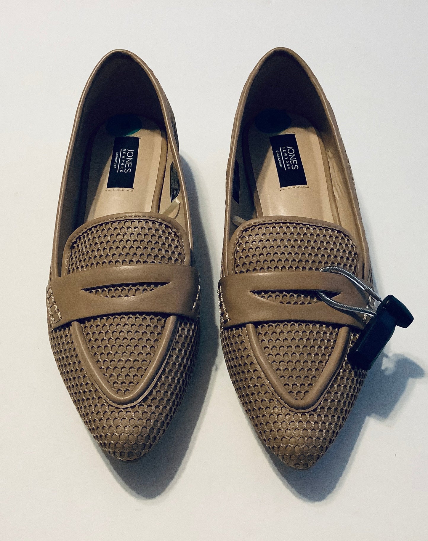 Shoes Flats By Jones New York In Tan, Size: 8