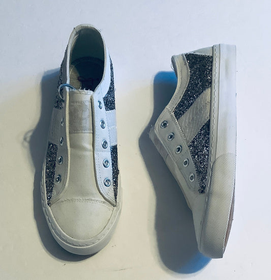 Shoes Sneakers By Jelly Pop In White, Size: 9