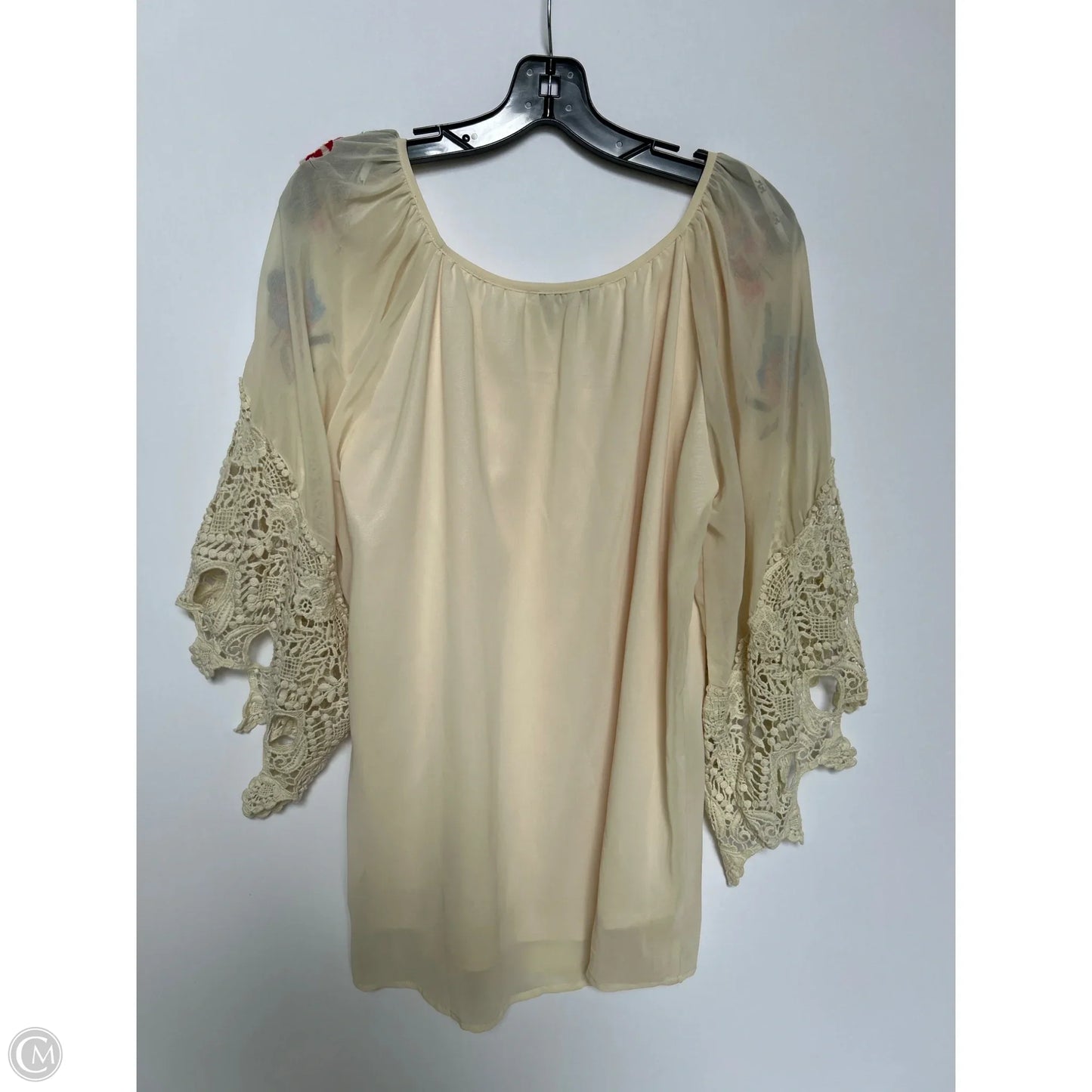 Top Short Sleeve By Clothes Mentor In Ivory, Size: M