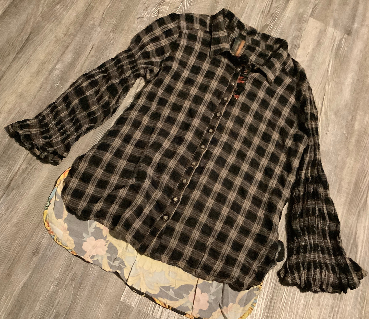 Top Long Sleeve By Aratta Silent Journey In Plaid, Size: M