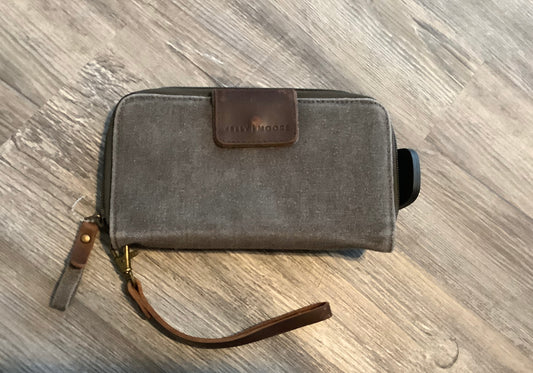 Wallet By Clothes Mentor  Size: Medium