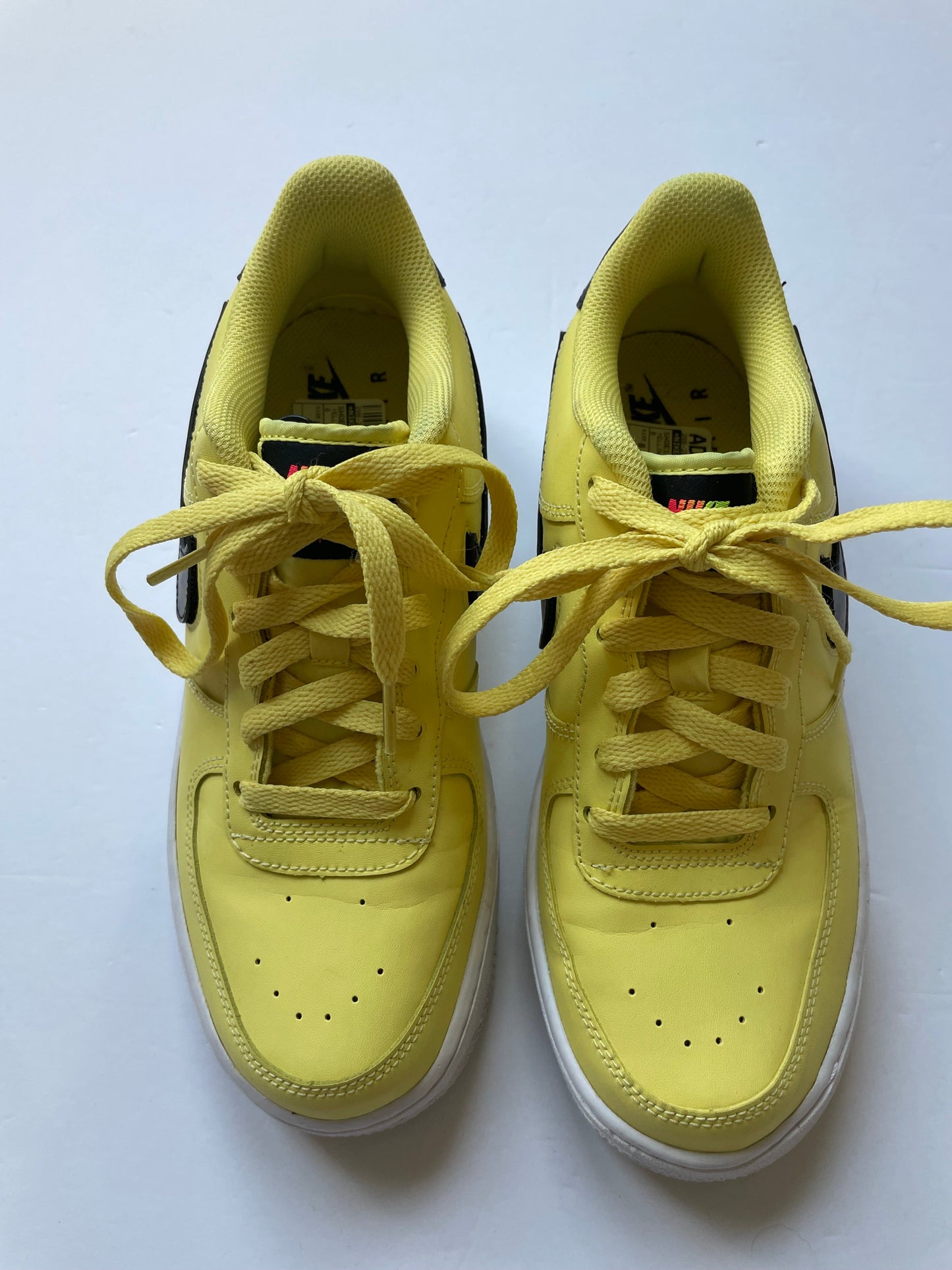 Yellow Shoes Sneakers Nike, Size 8