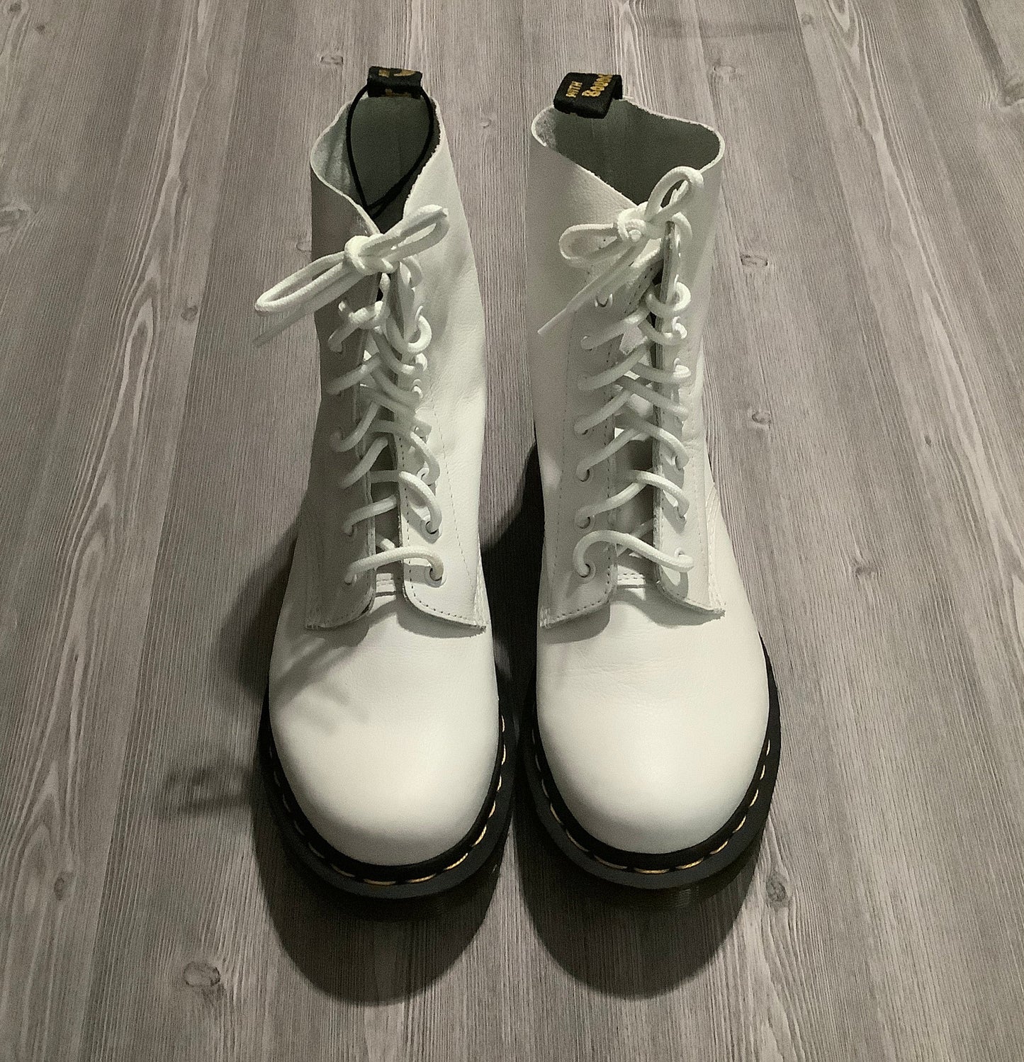 White Boots Ankle Flats Dr Martens, Size 9