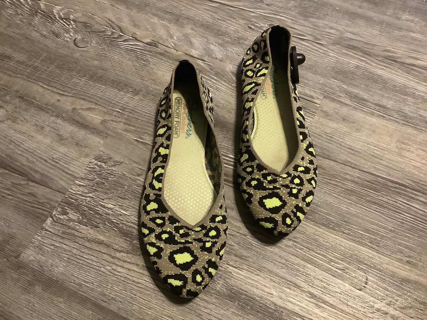 Animal Print Shoes Flats Skechers, Size 10