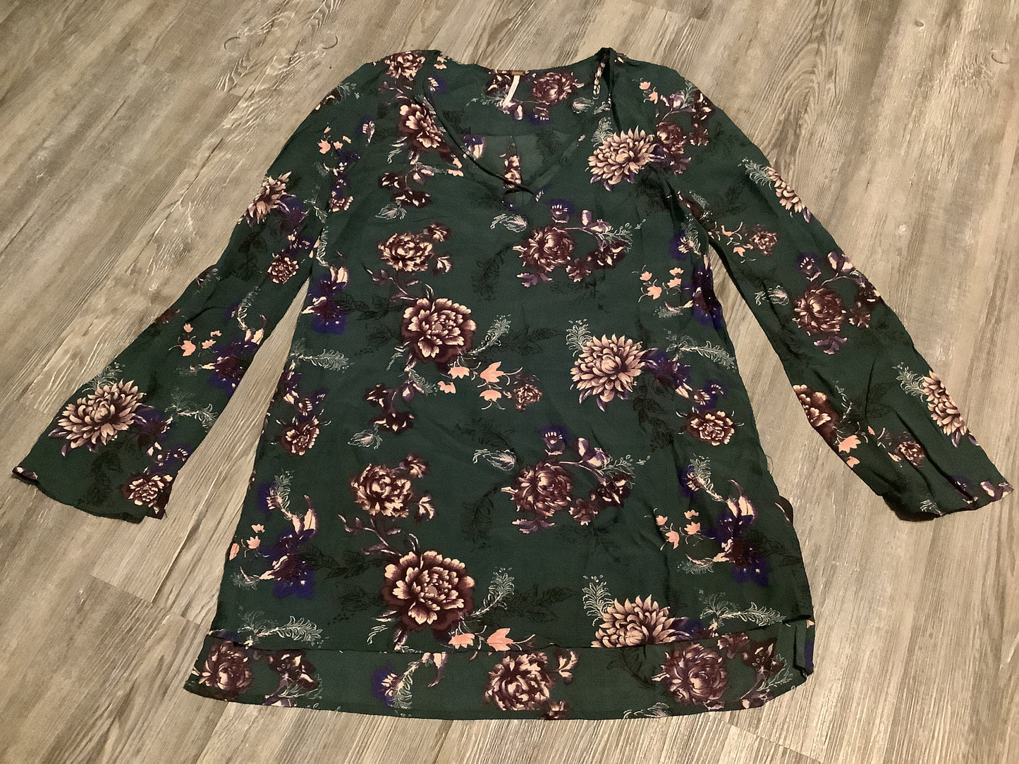 Top Long Sleeve By Free People In Green, Size: Xs