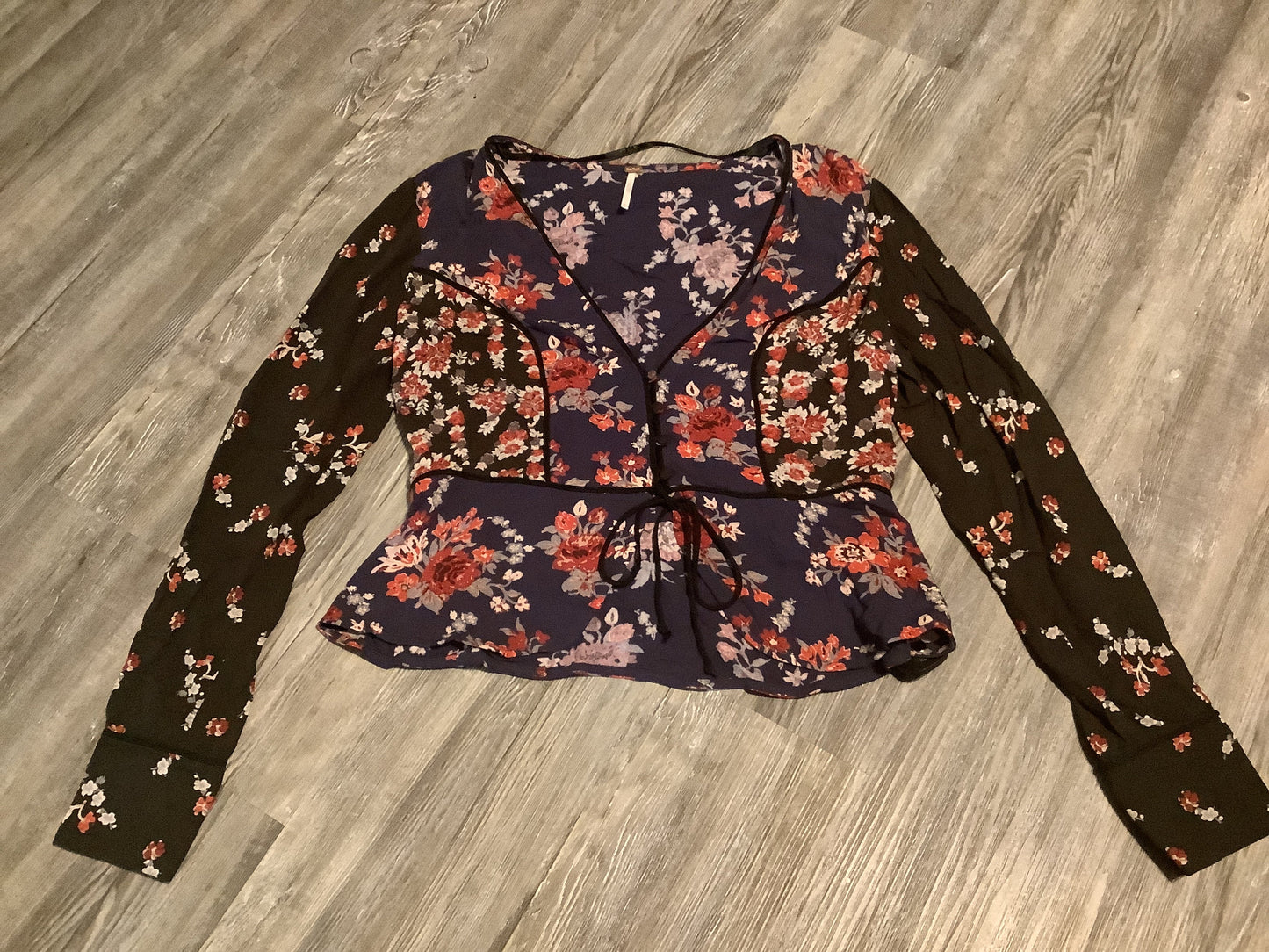 Top Long Sleeve By Free People In Floral Print, Size: M