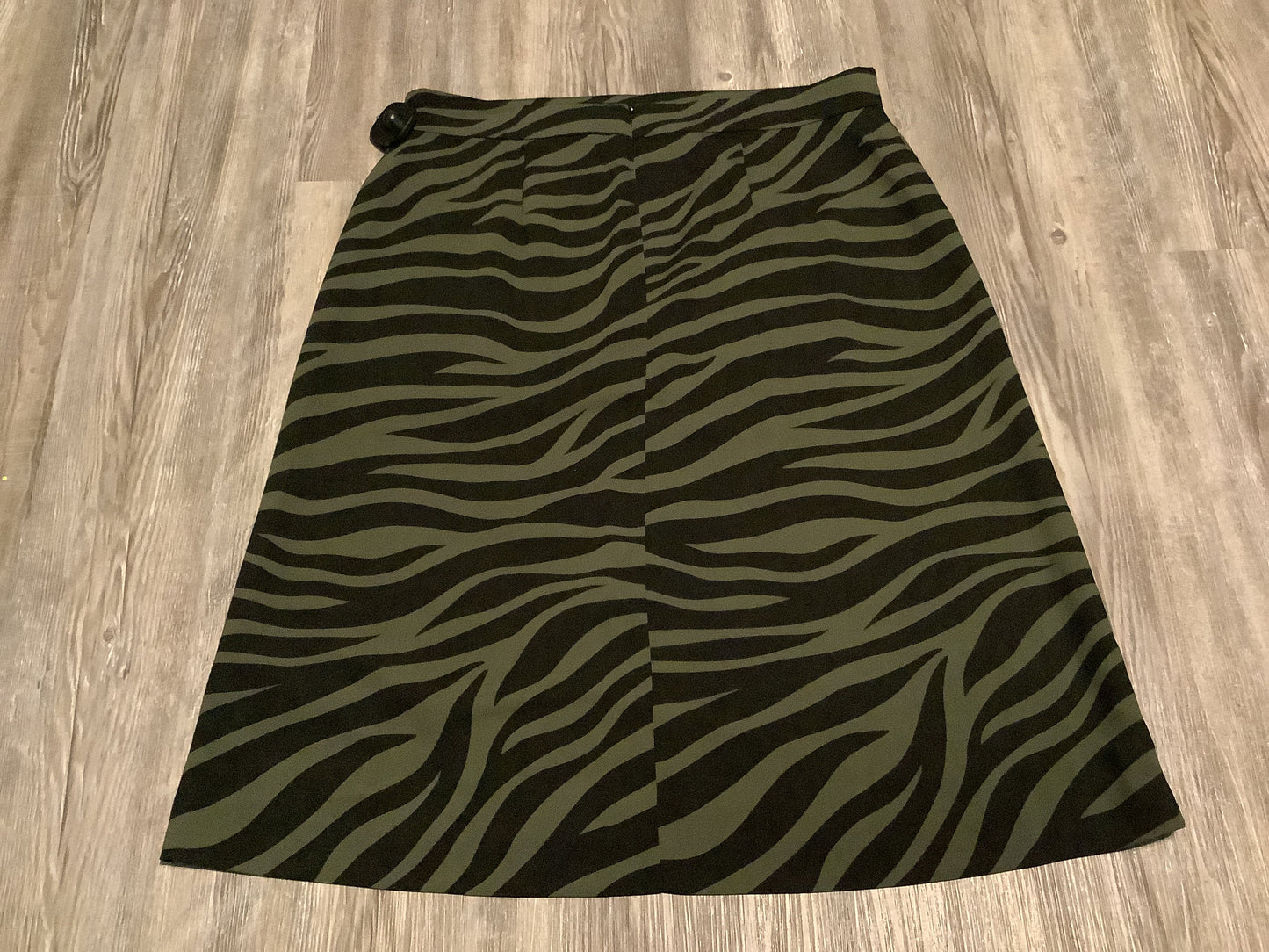 Skirt Midi By Ann Taylor In Black & Green, Size: 12petite