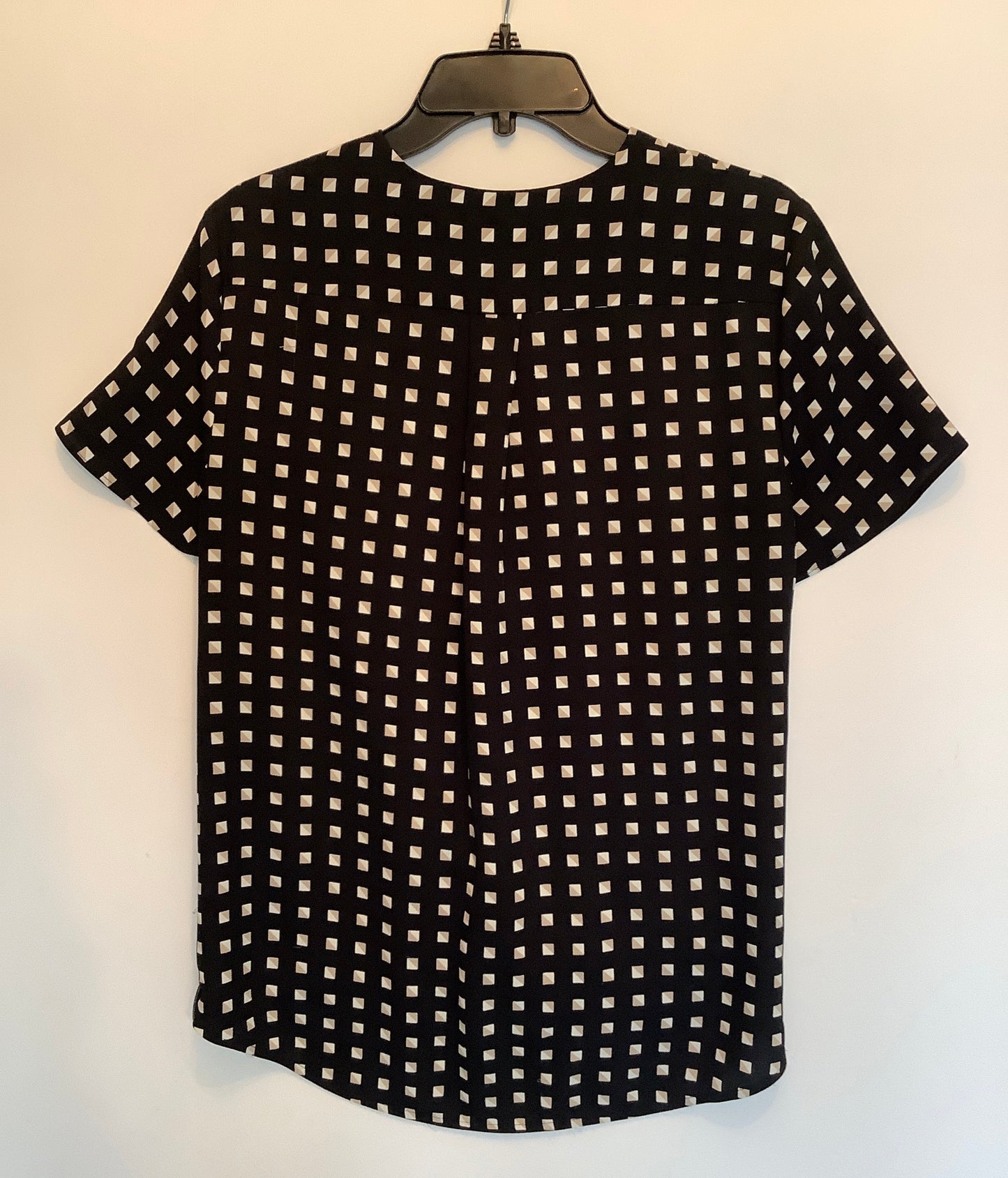 Top Short Sleeve By Ann Taylor In Black & White, Size: M