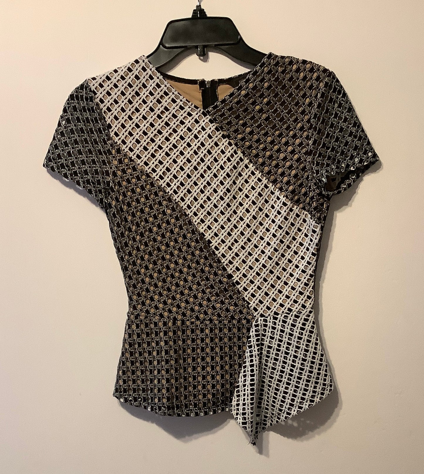 Top Short Sleeve By Bcbgmaxazria In Black & White, Size: Xs