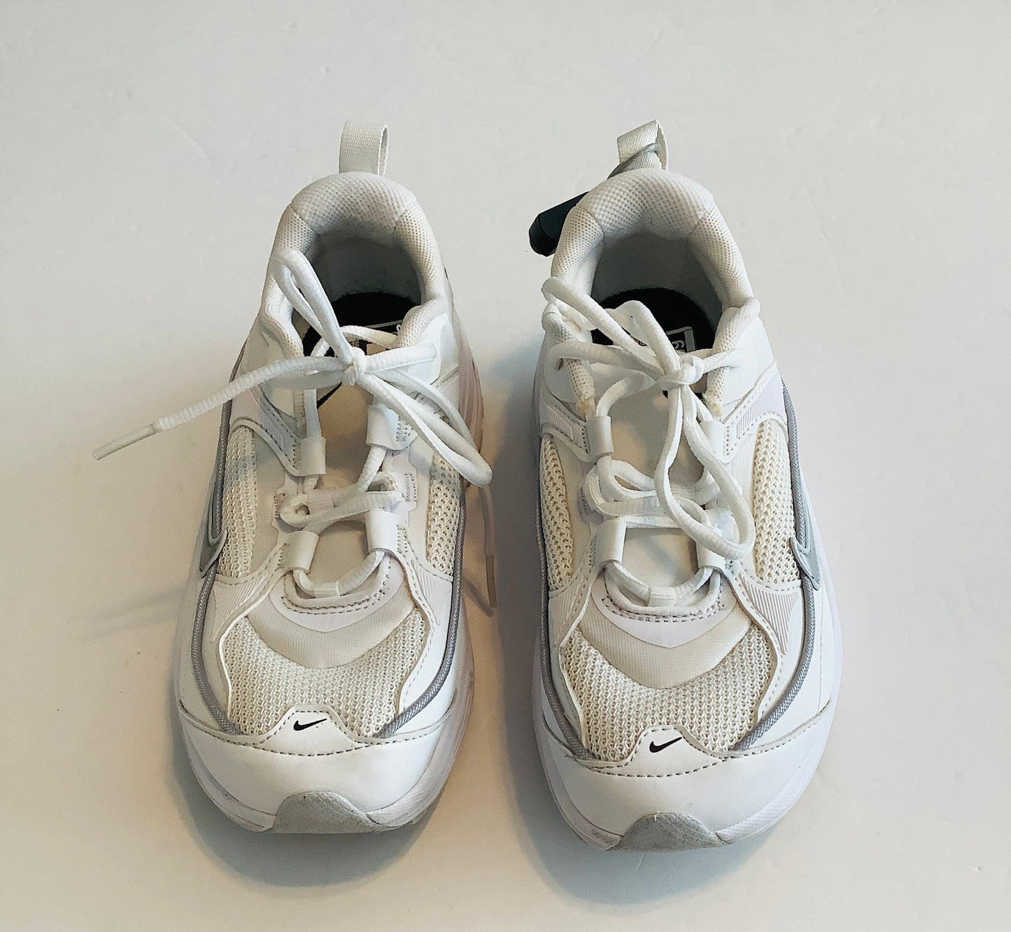 Shoes Athletic By Nike In White, Size: 6.5