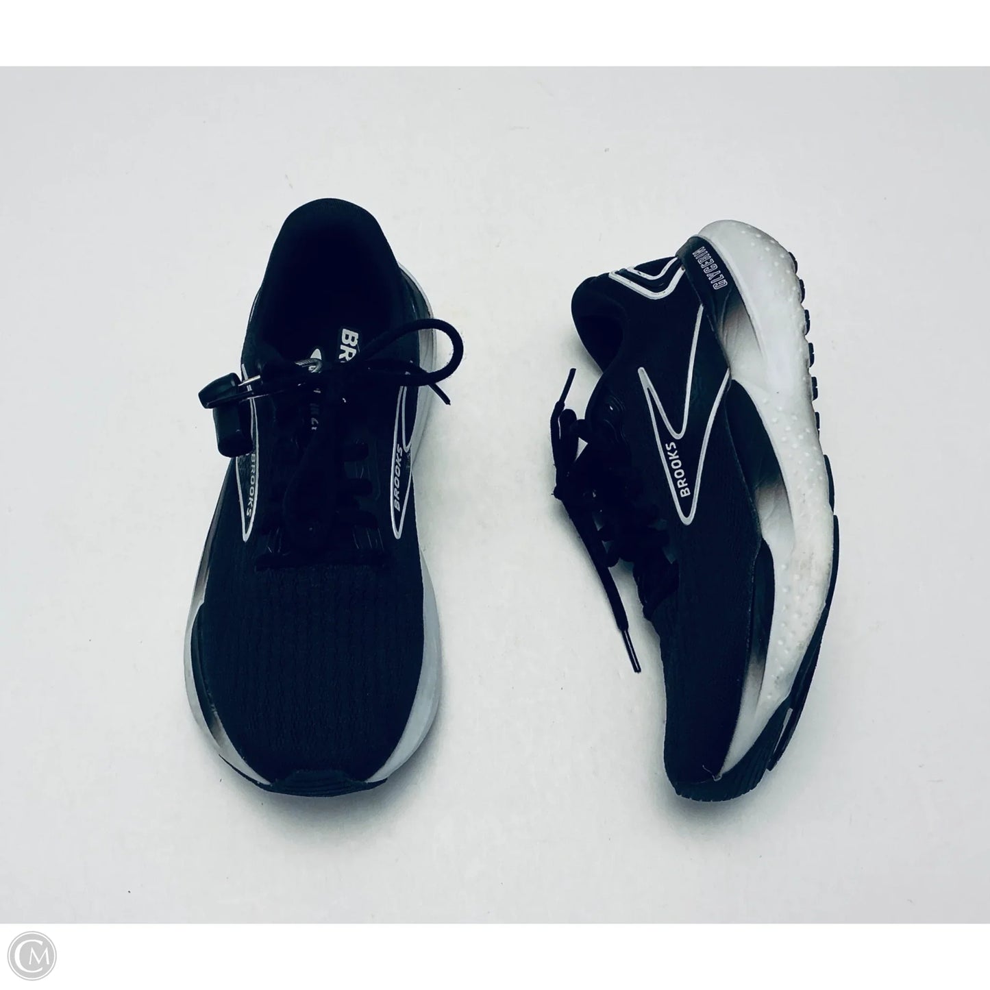 Shoes Athletic By Brooks In Black & White, Size: 8.5