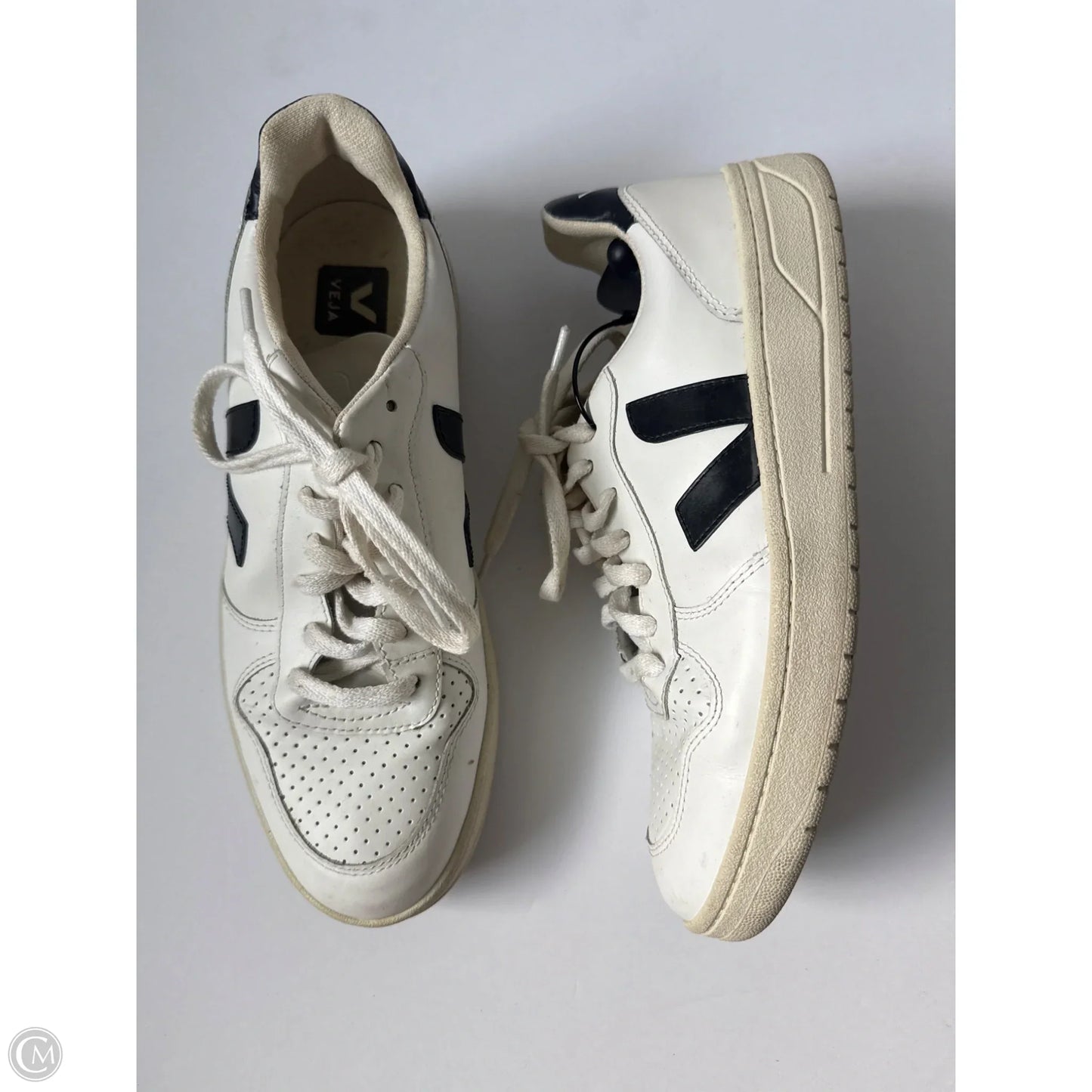 Shoes Sneakers By Veja In White, Size: 9