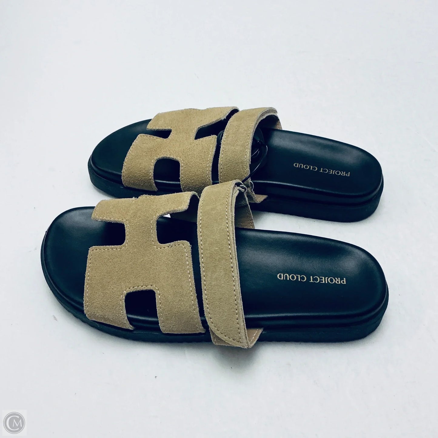Sandals Flats By Clothes Mentor In Black & Tan, Size: 7.5