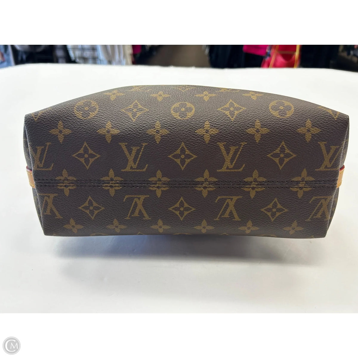 Handbag Luxury Designer By Louis Vuitton, Size: Medium