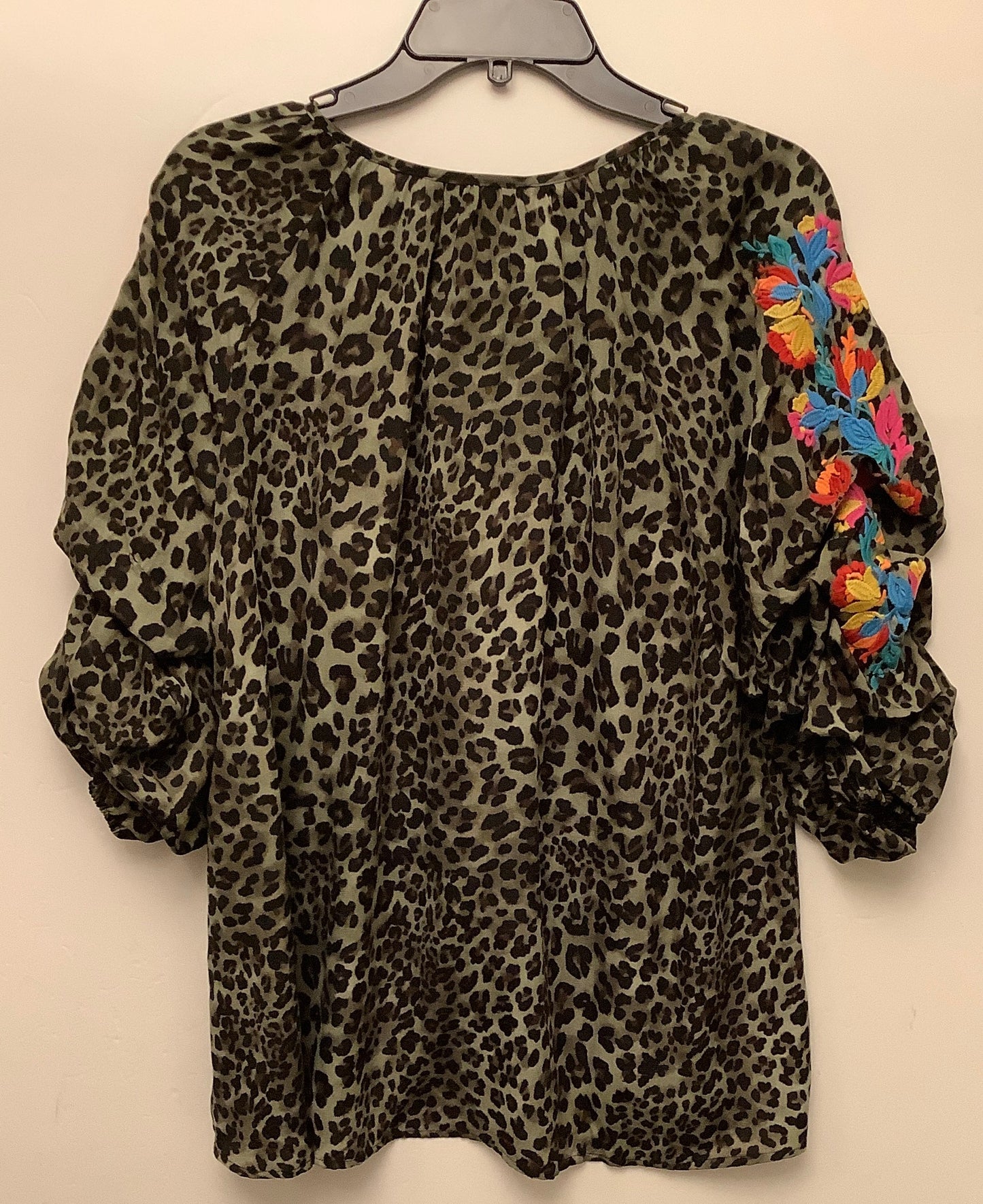 Top Short Sleeve By Clothes Mentor In Animal Print, Size: 1x