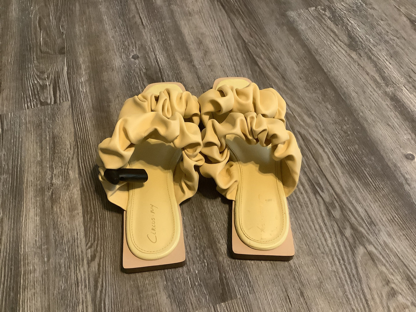 Yellow Sandals Flats Circus By Sam Edelman, Size 6.5