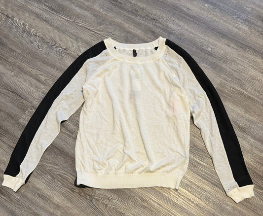 Top Long Sleeve By Not Your Daughters Jeans  Size: Xs