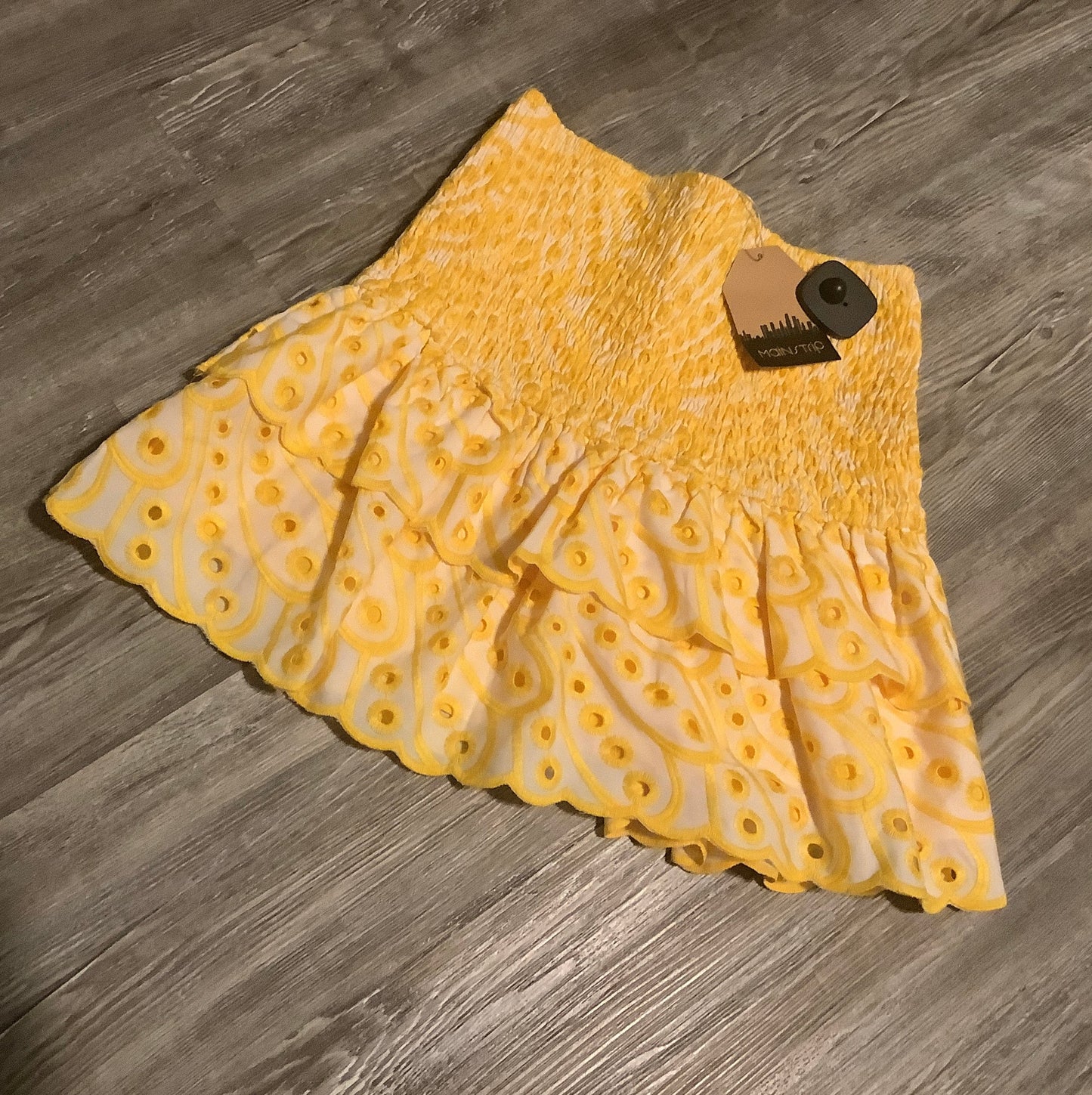 Skirt Mini & Short By Main Strip In Yellow, Size: M