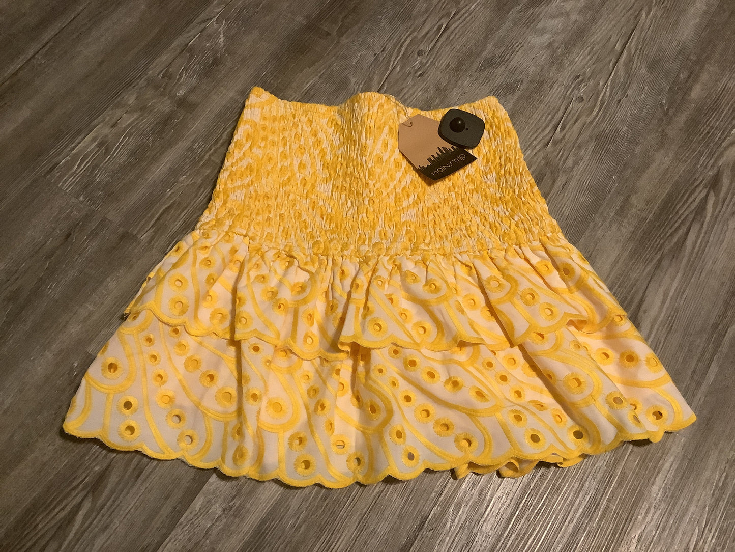 Skirt Mini & Short By Main Strip In Yellow, Size: M