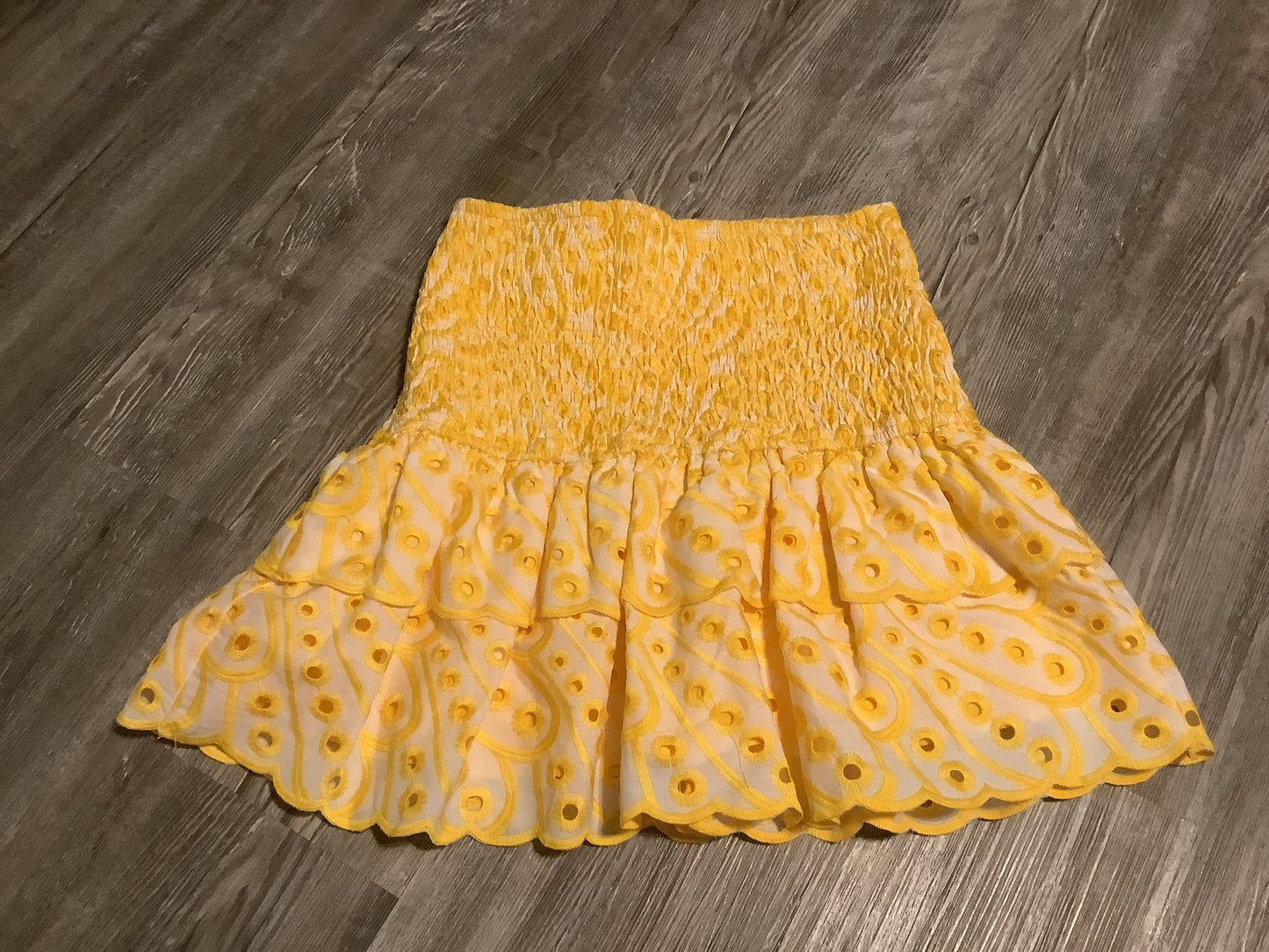 Skirt Mini & Short By Main Strip In Yellow, Size: M