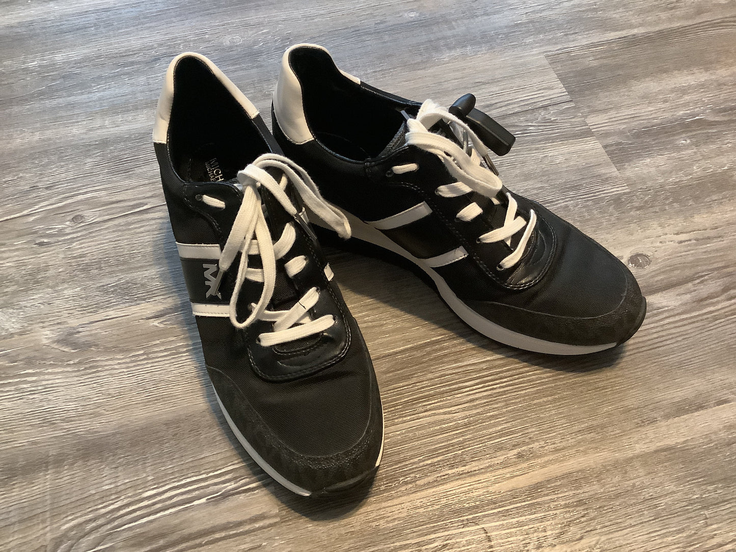 Black & White Shoes Sneakers Michael Kors, Size 10