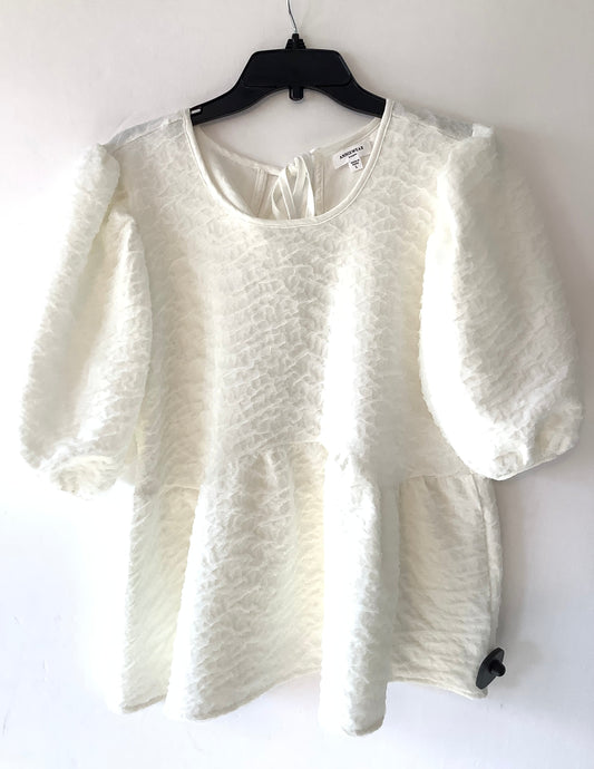 Top Short Sleeve By Clothes Mentor In White, Size: L