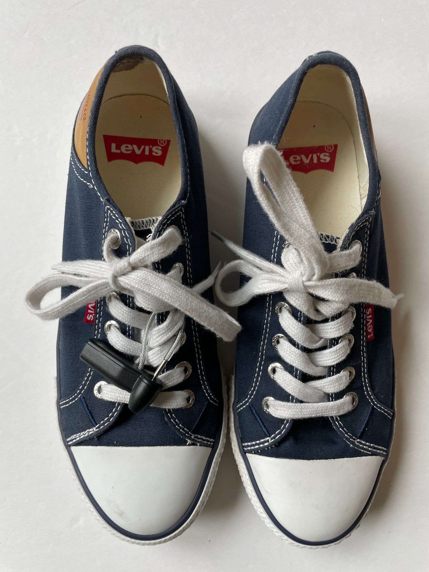 Shoes Sneakers By Levis In Blue, Size: 7.5