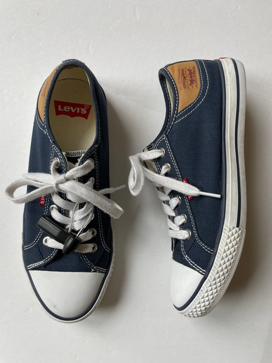 Shoes Sneakers By Levis In Blue, Size: 7.5