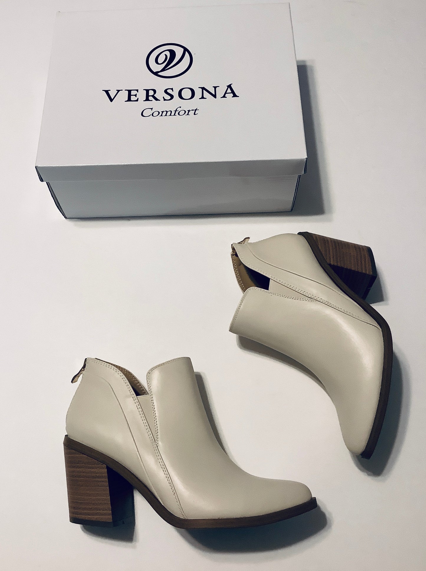 Boots Ankle Heels By Versona In Cream, Size: 7.5