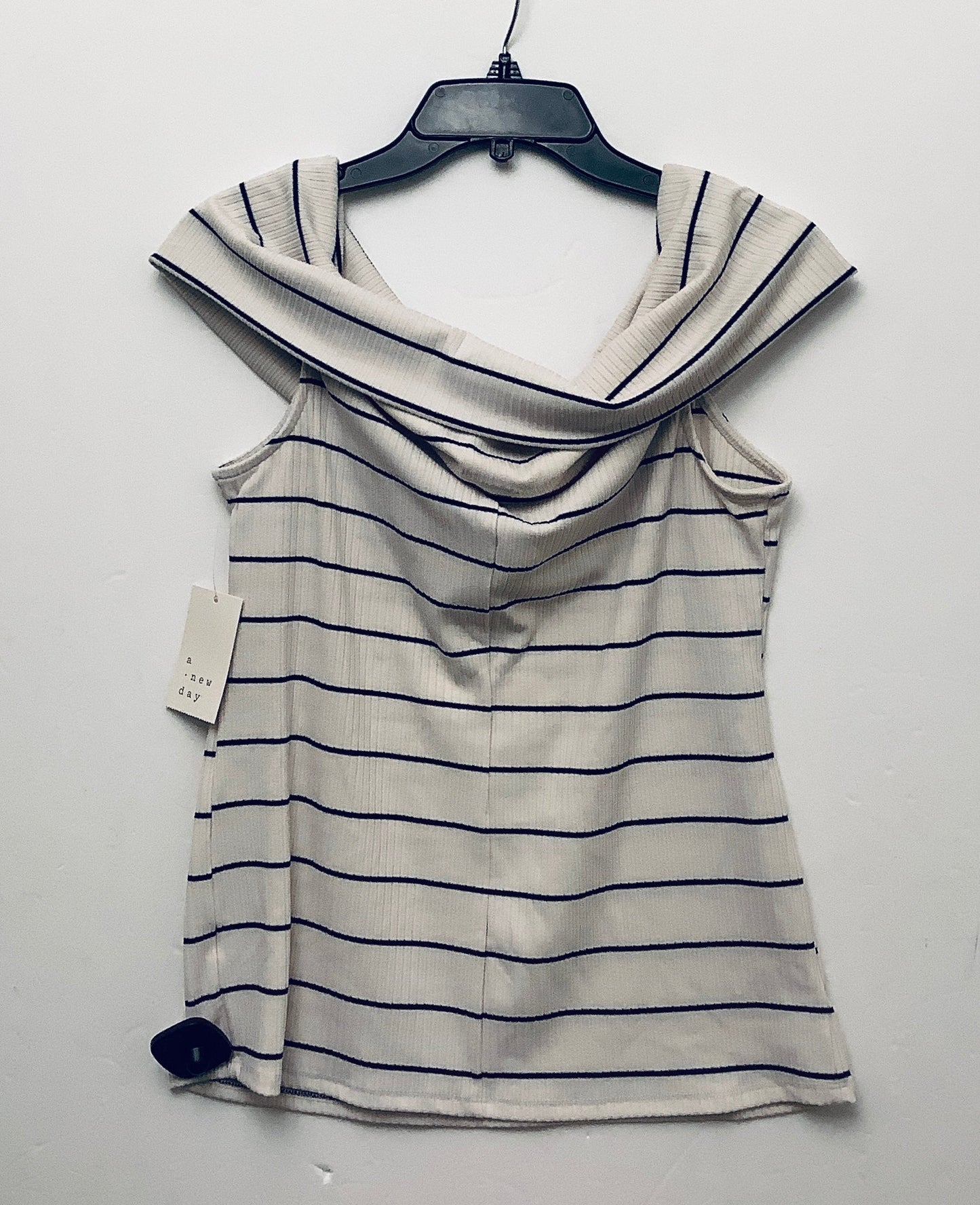 Top Sleeveless By A New Day In Striped Pattern, Size: L