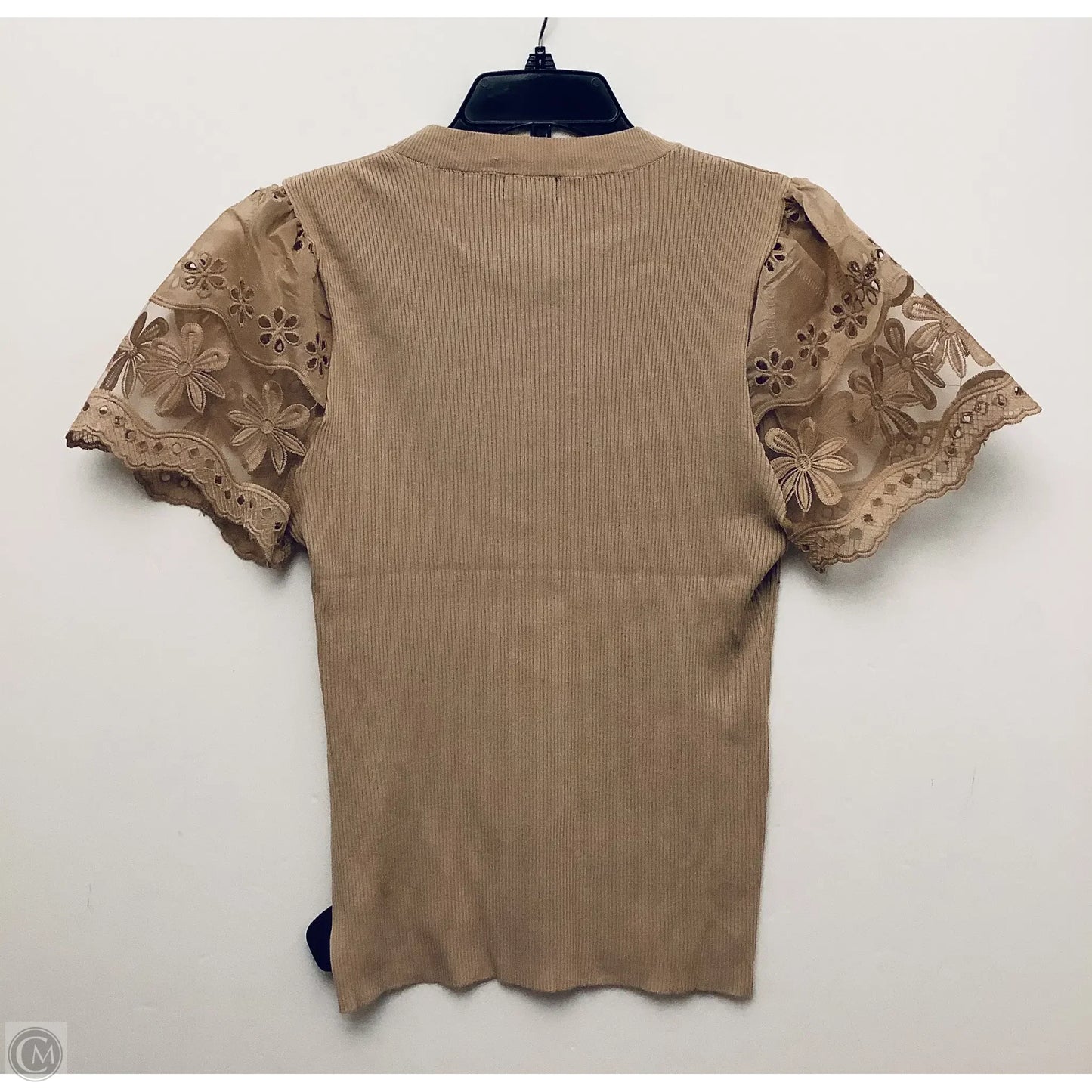 Top Short Sleeve By Clothes Mentor In Tan, Size: Xl