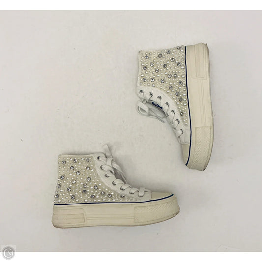 Shoes Sneakers By Clothes Mentor In White, Size: 7
