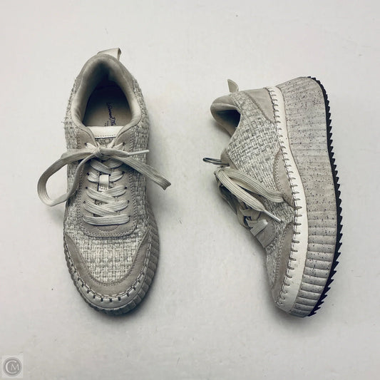 Shoes Sneakers By Universal Thread In White, Size: 7.5