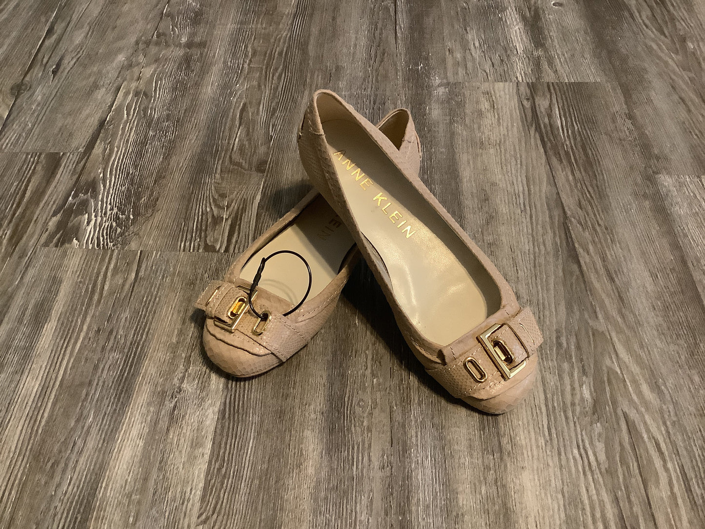 Gold Shoes Flats Anne Klein, Size 7