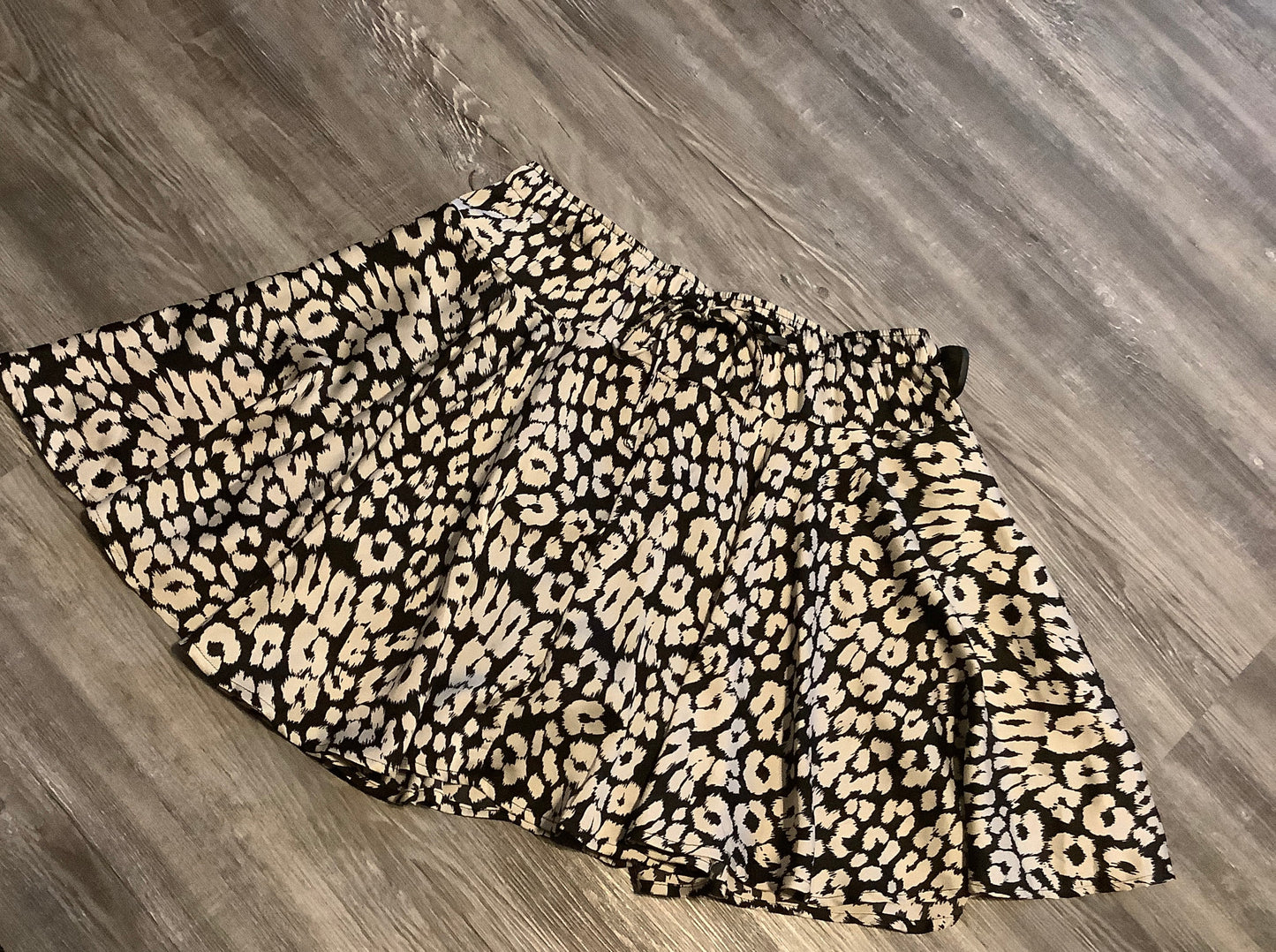 Animal Print Skort She + Sky, Size L