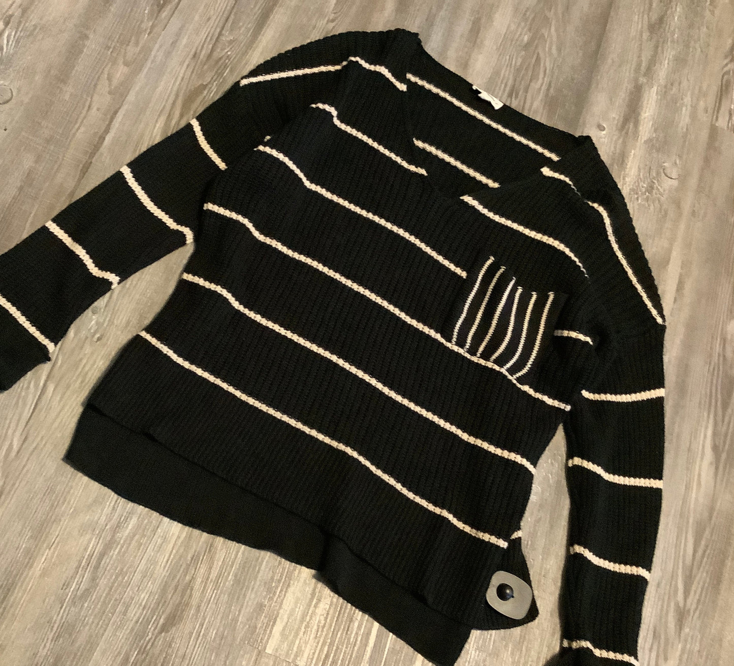 Top Long Sleeve By Ee Some In Striped Pattern, Size: M