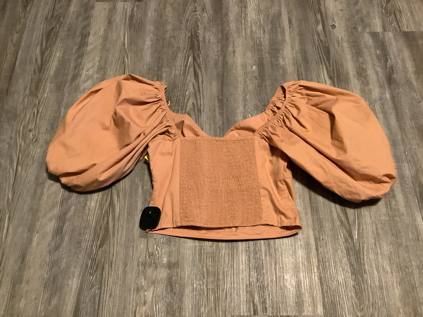 Top Short Sleeve By Abercrombie And Fitch In Tan, Size: Xs