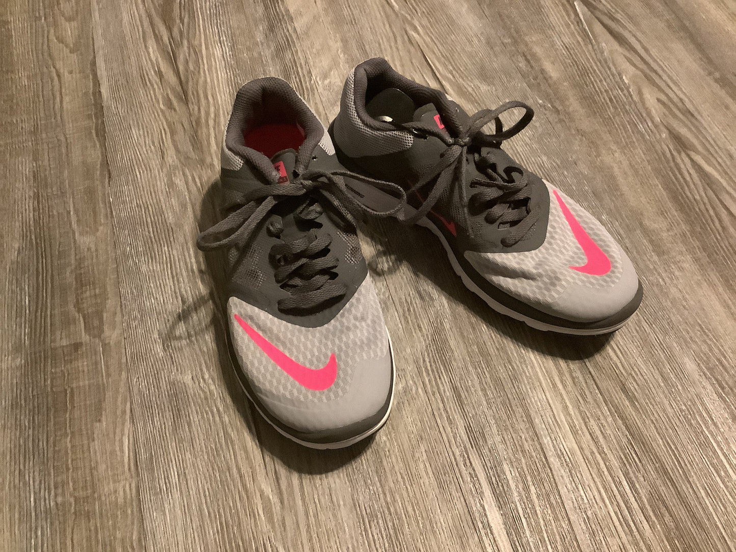 Shoes Athletic By Nike In Grey, Size: 6.5