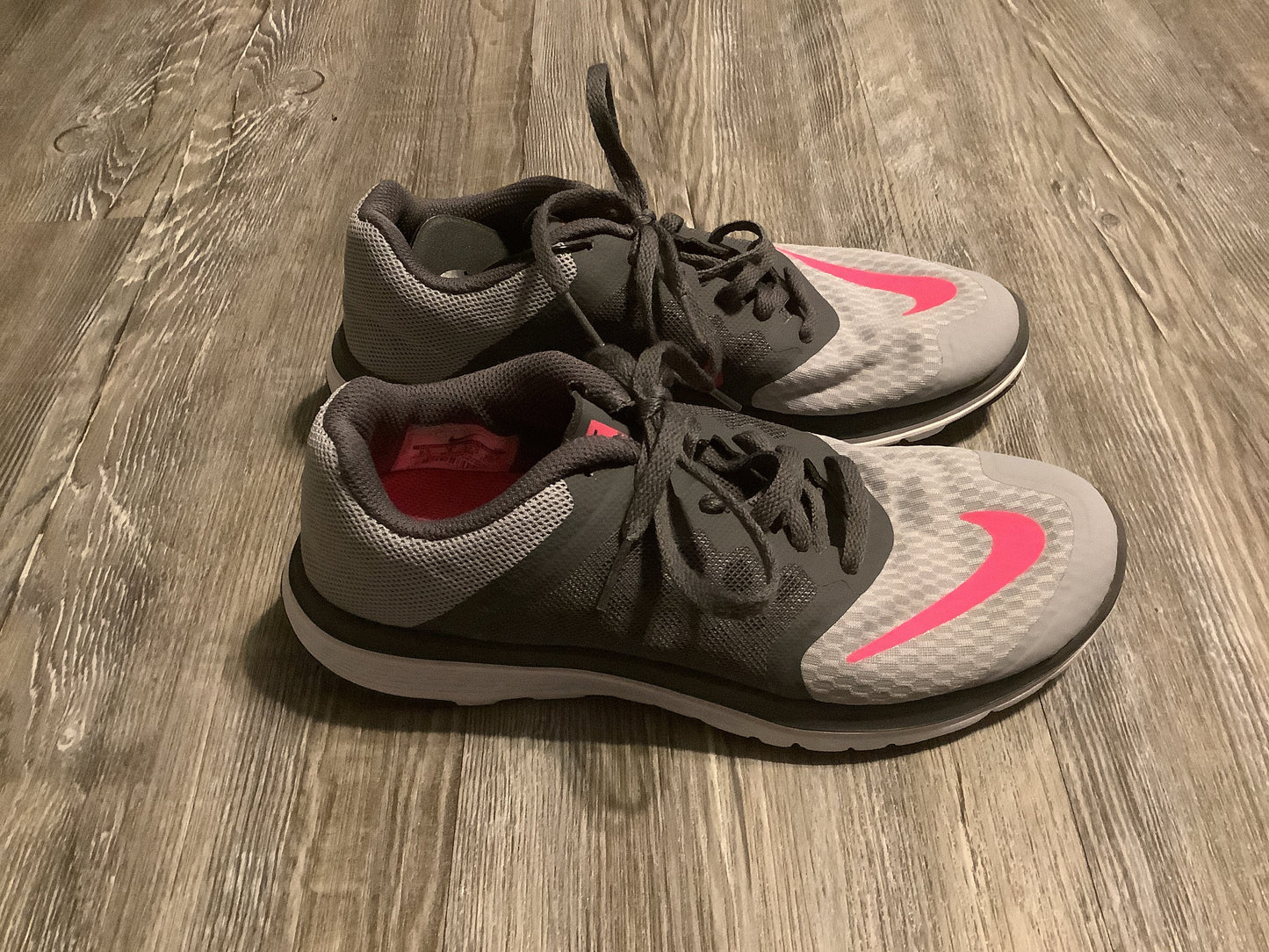 Shoes Athletic By Nike In Grey, Size: 6.5