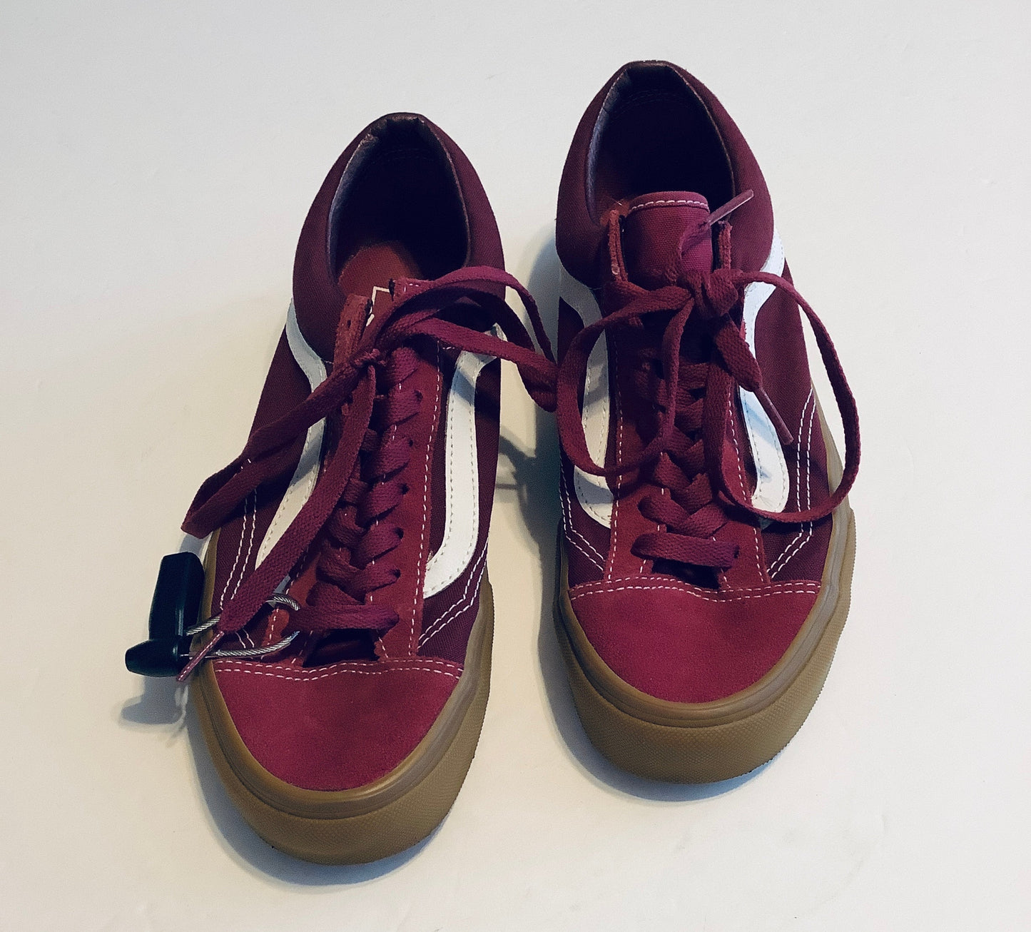 Shoes Sneakers By Vans In Maroon, Size: 10