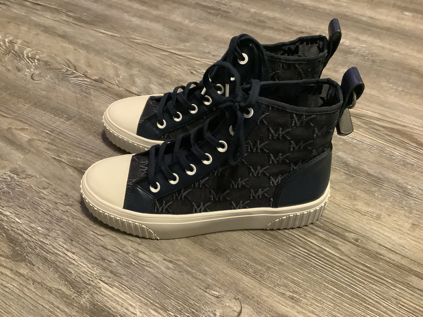 Shoes Sneakers By Michael Kors  Size: 9