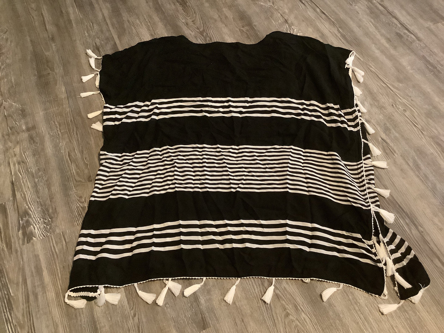 Black & White Kimono Clothes Mentor, Size M