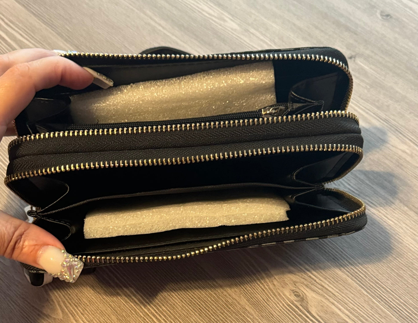 Wallet By Clothes Mentor  Size: Large