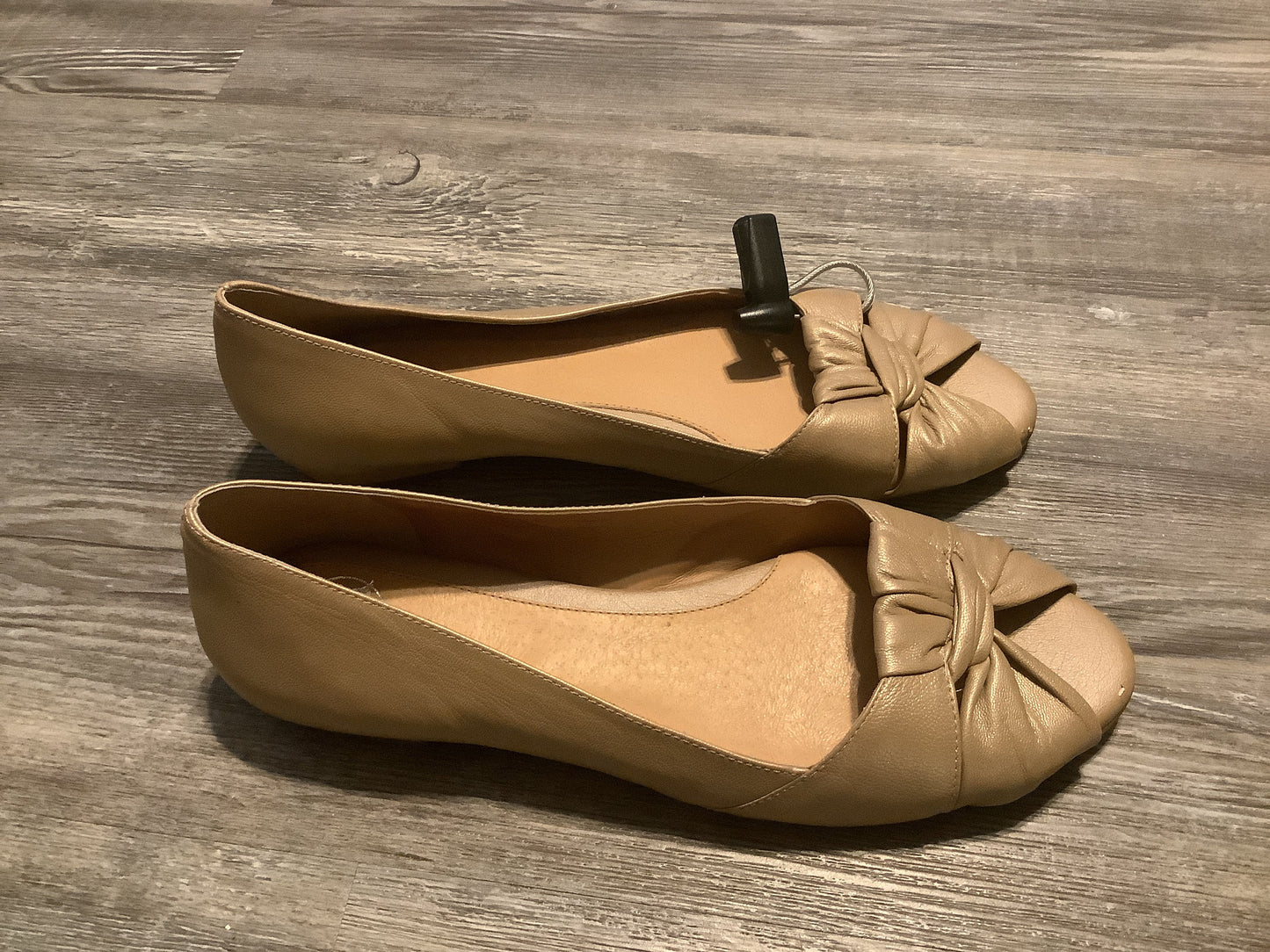Gold Shoes Flats Clothes Mentor, Size 11