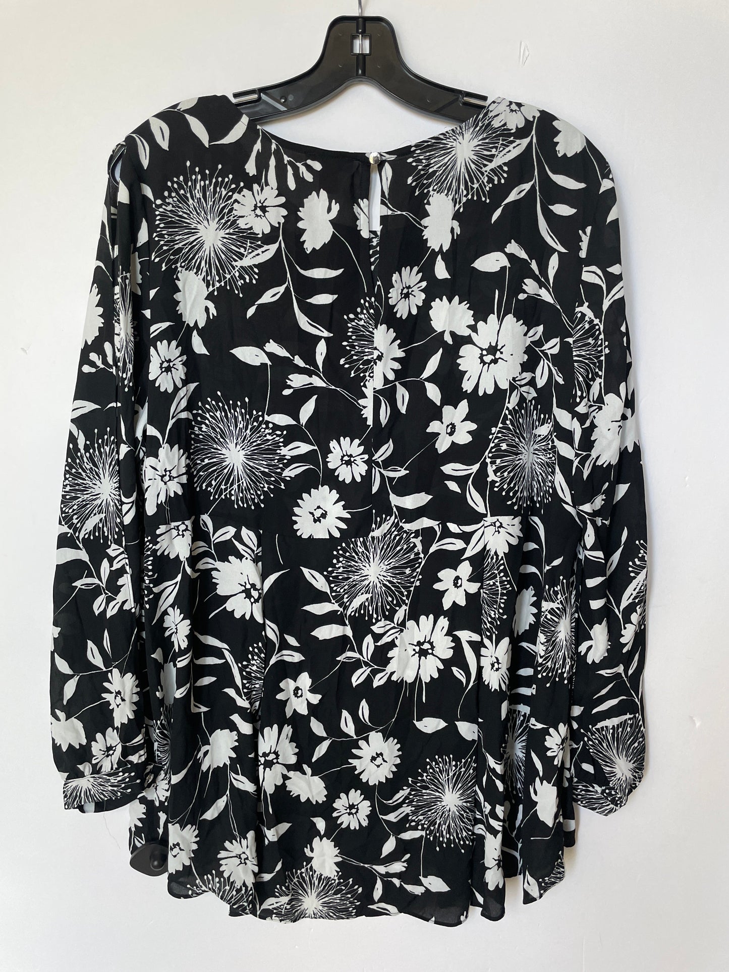 Black Top Long Sleeve Vince Camuto, Size L