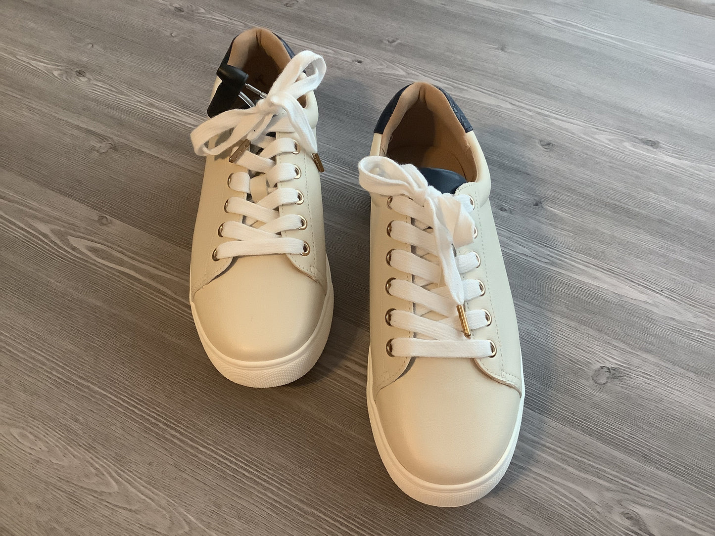 White Shoes Sneakers Mia, Size 8