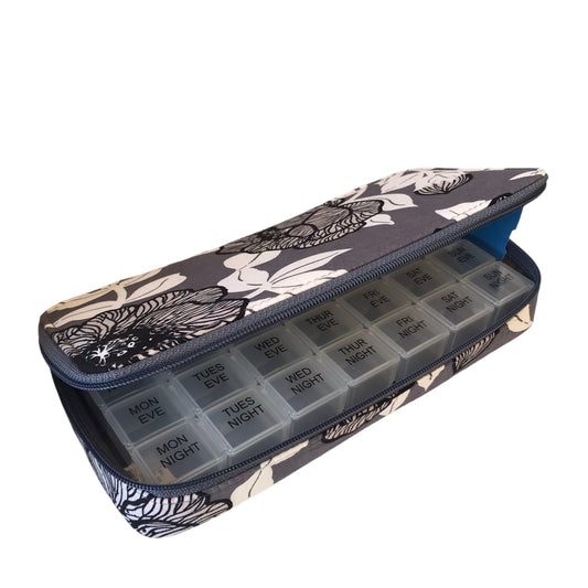 Pill Case By Vera Bradley In Grey & White