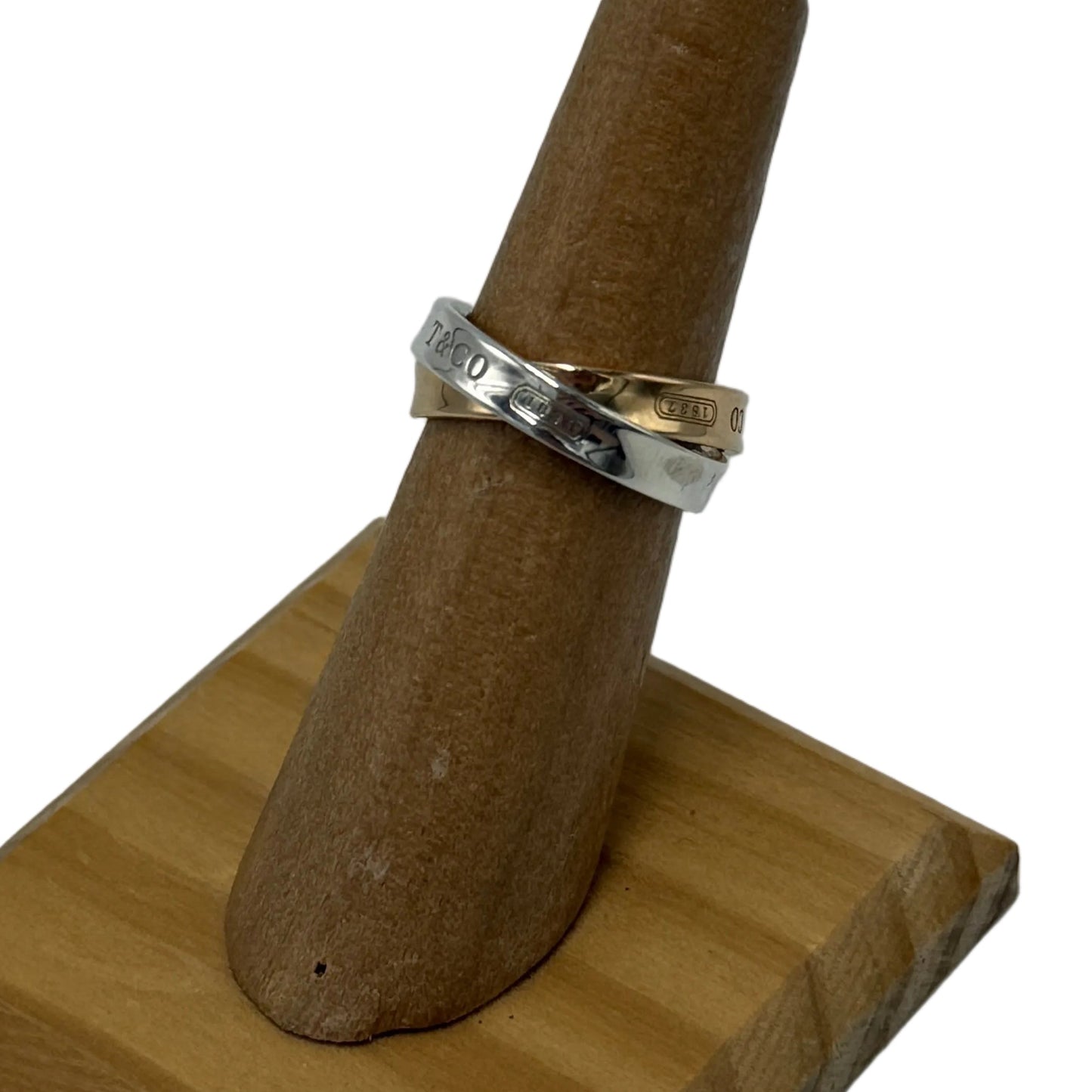 Tiffany & Company 18K Interlocking Luxury Ring, Size: 5.5